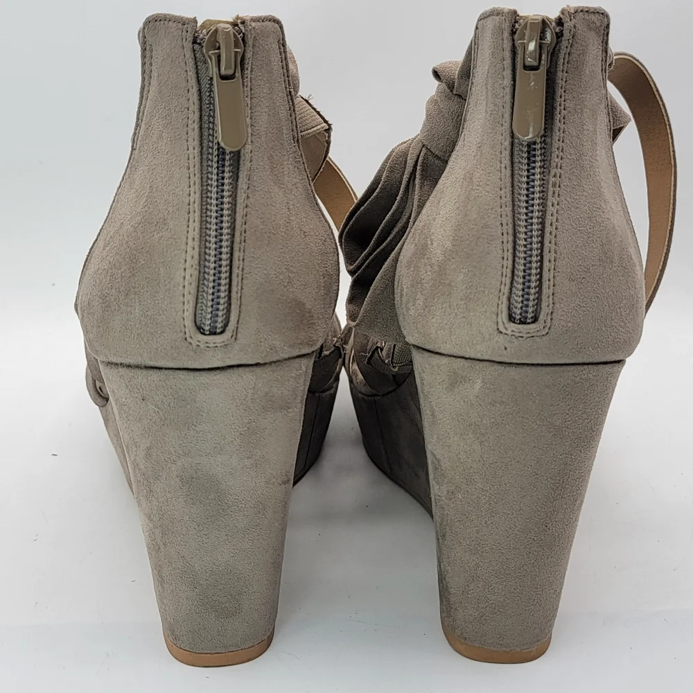 NWT!!‎ Torrid Taupe Strappy Wedge Heels SIZE 11W  #1743